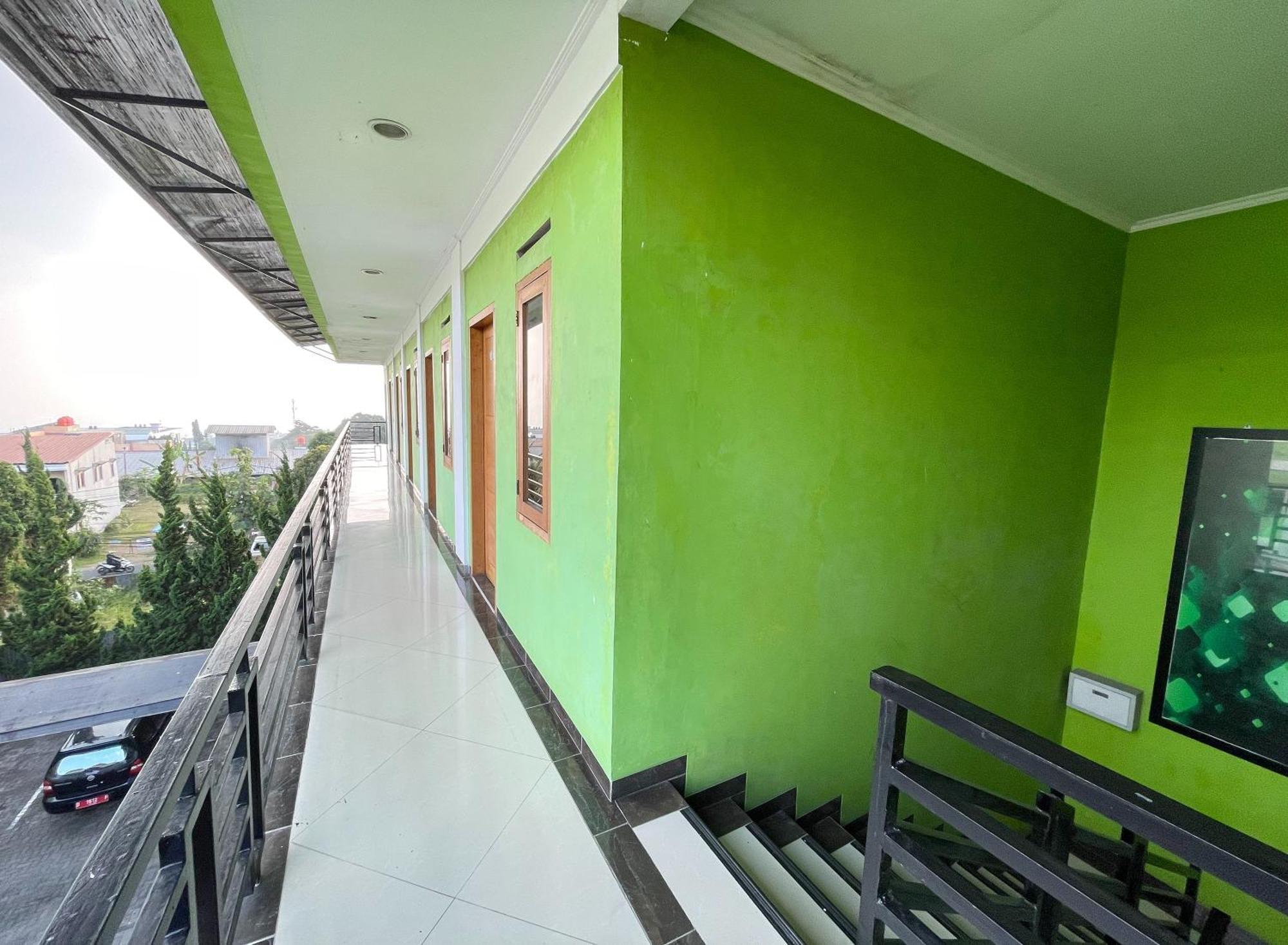 Hotel Cemara Hijau Bandung Eksteriør billede